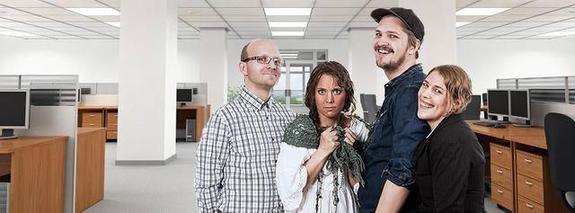 Kaffeslabberaset består av Kristine Hesjadalen, Lars Andreas Aspesæter, Ingrid Hesjadalen og Torstein Kinn.